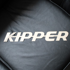 K-I-P-P-E-R EMBLEMAT NIERDZEWNY LOGO CHROM KIPPER 2
