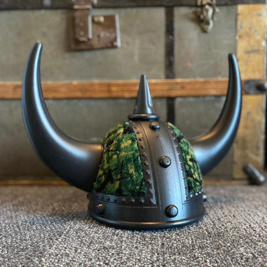 CASQUE VIKING NOIR ET VERT PELUCHE DANOISE