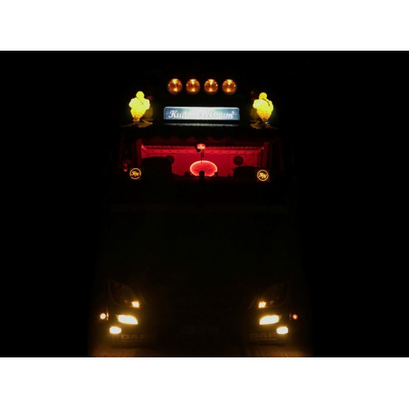 A DAF XF 106 E6 NARANCS NAPPALI FUTÓLÁMPÁK KÉSZLETÉHEZ