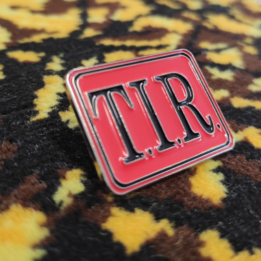 PIN BADGE TARGA TIR ROSSA E NERA