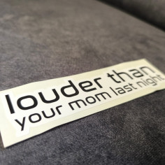 "LOUDER" KLISTERMÄRKE 15CM 2