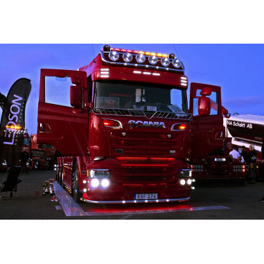 ORANŽOVÁ DEKORATIVNÍ LAMPA NA SLUNEČNÍ CLONU SCANIA 4/R