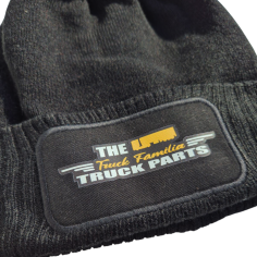 ZIMNÍ ČEPICE S BAMBULI "THE TRUCK FAMILIA" 2