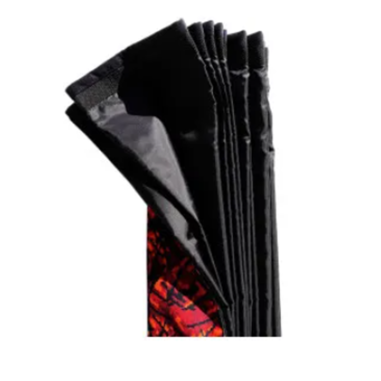 CONJUNTO DANÉS: CORTINAS DE FELPA ROJA + ROLLOS + ALMOHADA + DADOS