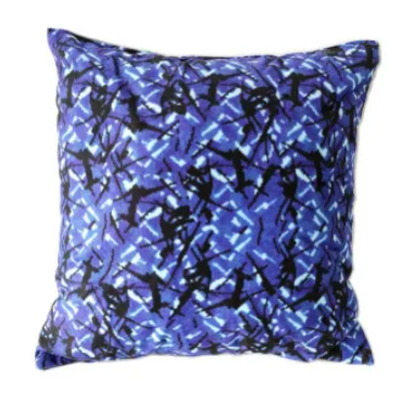 CONJUNTO DANÉS: CORTINAS DE FELPA AZUL + ROLLOS + ALMOHADA + DADOS