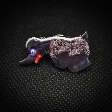 PIN "ANGRY DUCK" SZARY PLUSZ DUŃSKI