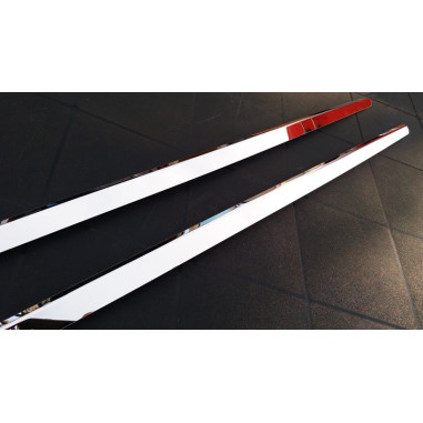 SCANIA 4 R KRÓMOZOTT DOMBORNYOMOTT CSÍK A SZÉLVÉDŐ ALATT